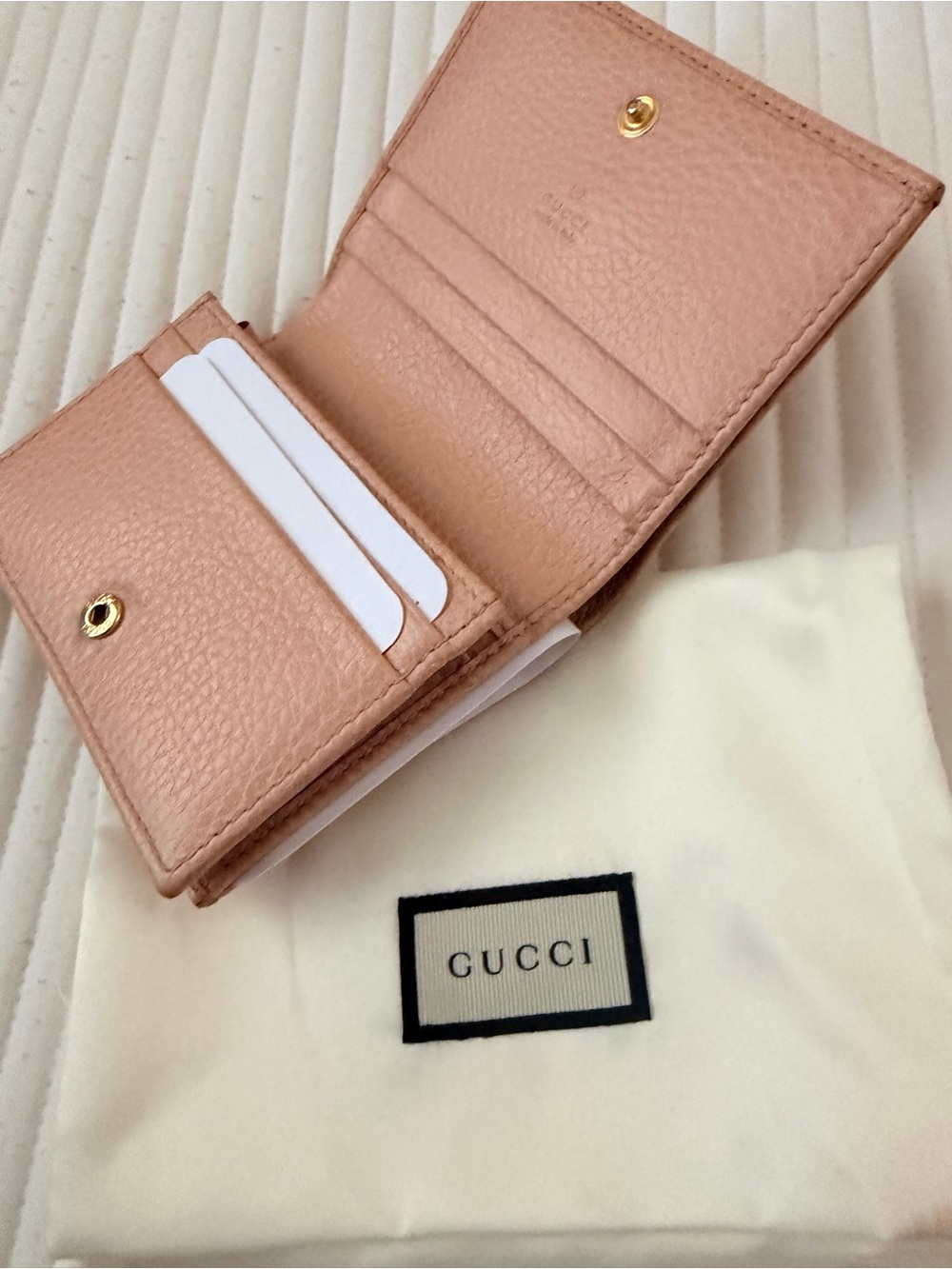AUTHENTIC GUCCI DOUBLE G LOGO COMPACT WALLET - Picture 6 of 11